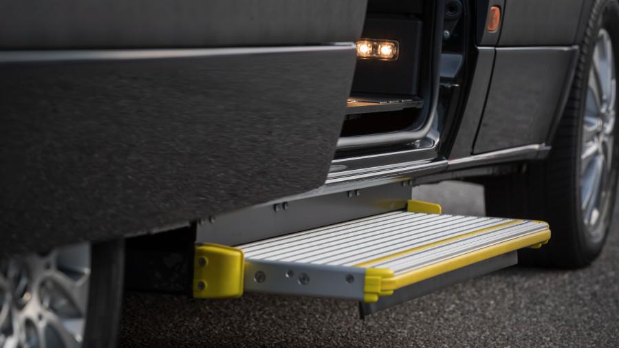 Детали экстерьера Mercedes-Benz Sprinter 319 CDI Tourer 2018 года  (WW) (фото 2 из 35)